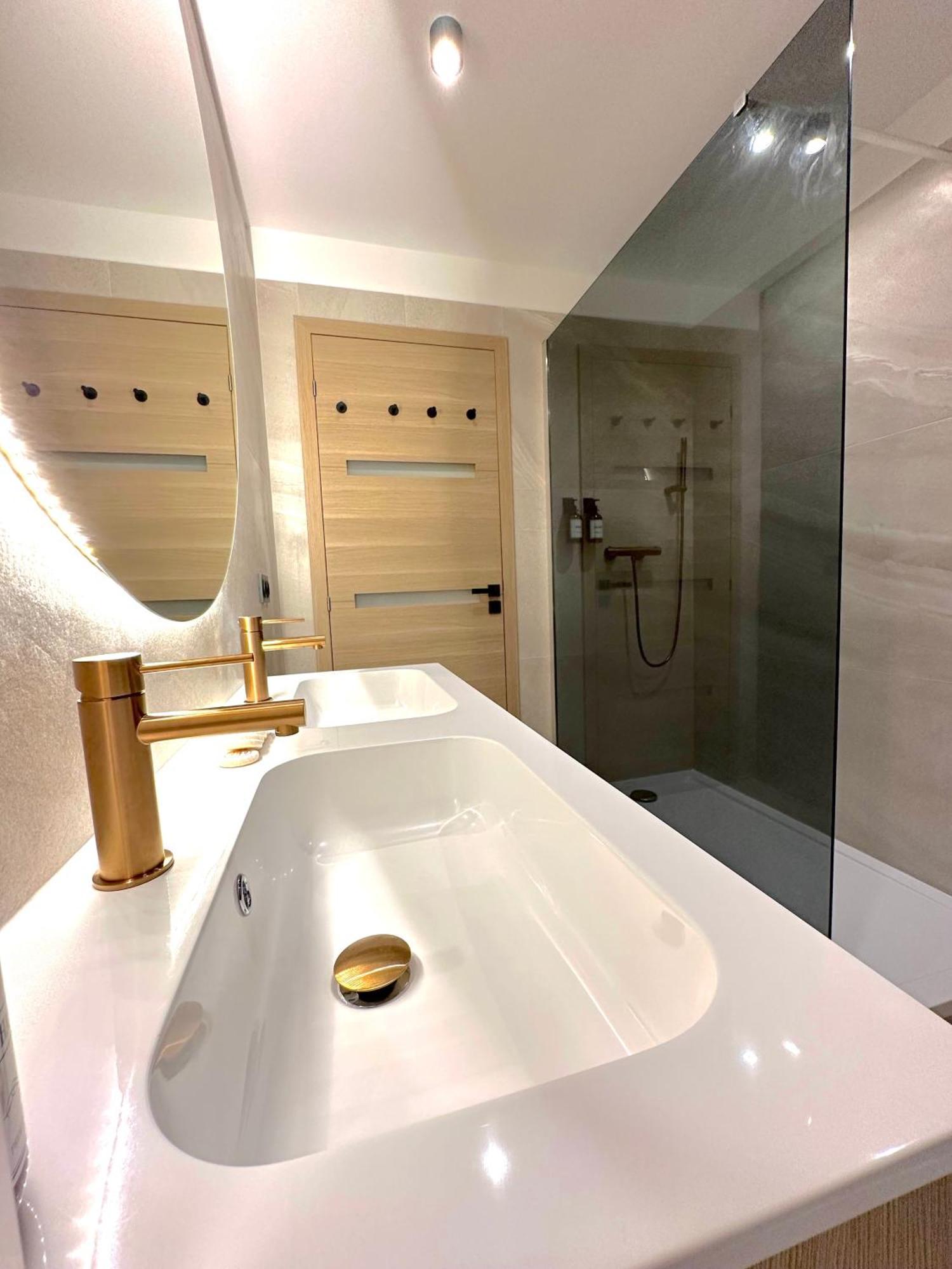 Monaco # Menton - 6 Persons - 2 Bedrooms - Full Renovated - Private Parking - Hypercenter - Clim - Beach And Sun Exterior foto